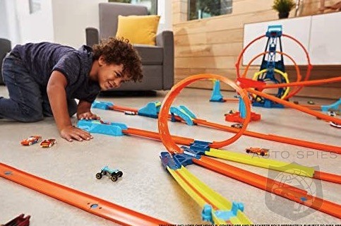 Tesla Roadster Owners Will Get Exclusive Access To Massive Hot Wheels Style Track With Loops